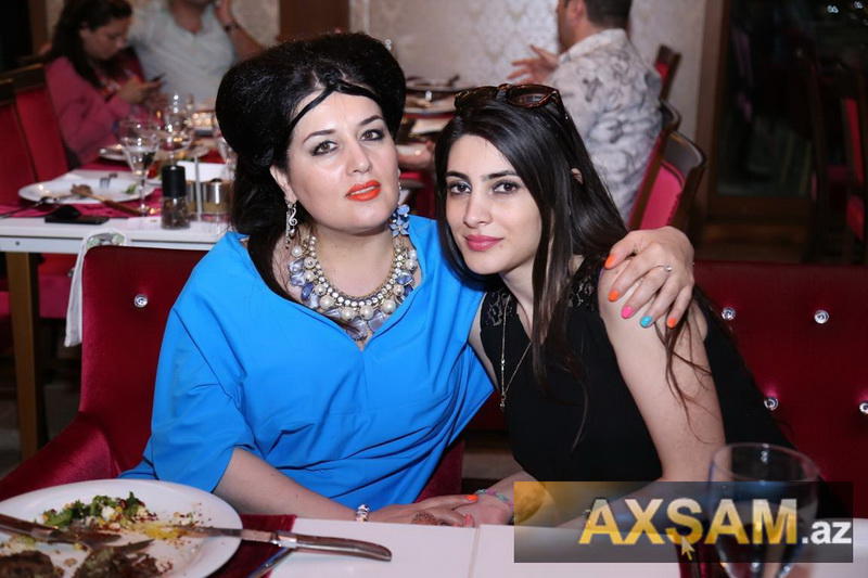 Elza Seyidcahan gəlini ilə - FOTO