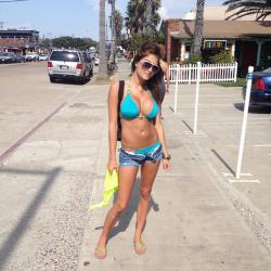 Küçələrdə gəzişən ehtiraslı xanımlar - FOTO