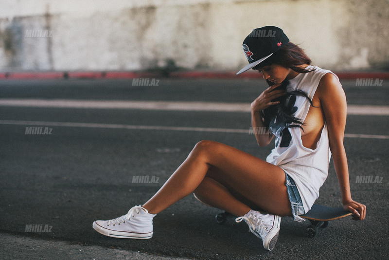 Küçələrdə gəzişən ehtiraslı xanımlar - FOTO