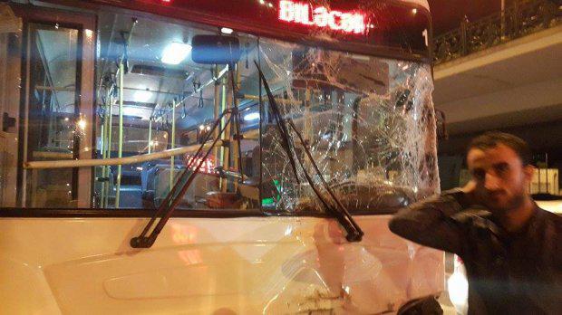 Bakıda daha bir avtobus qəzası, xəsarət alanlar var - FOTO