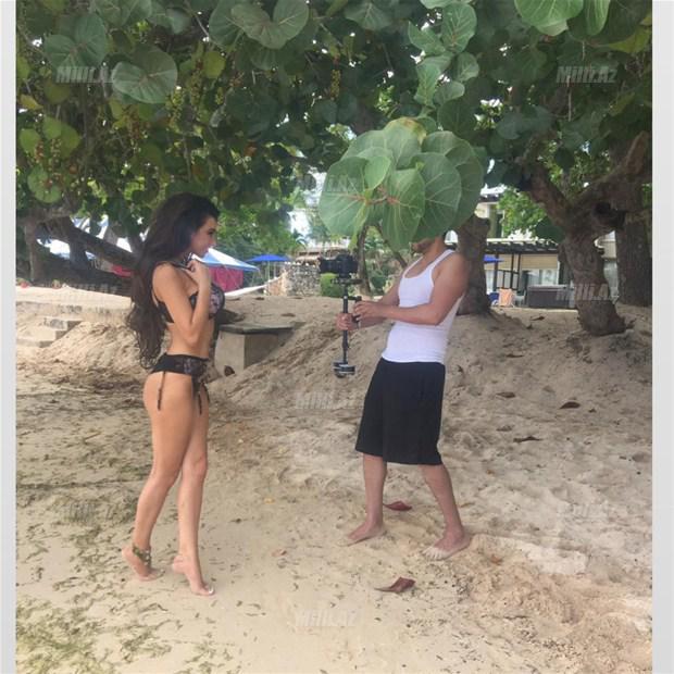 Ən varlı model erotik fotolarını yaydı - FOTO