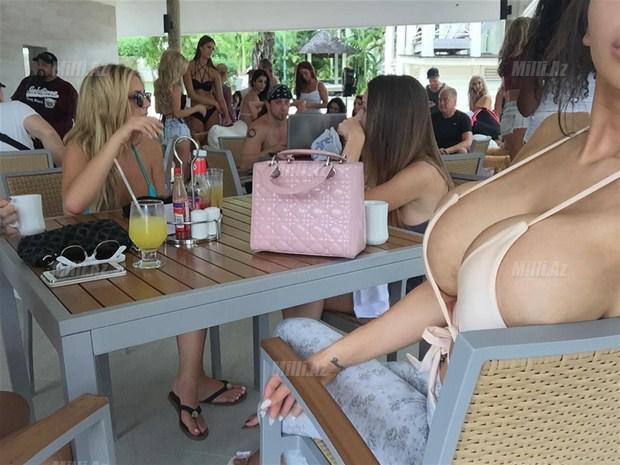 Ən varlı model erotik fotolarını yaydı - FOTO