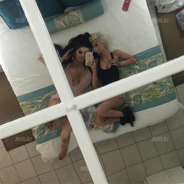 Ən varlı model erotik fotolarını yaydı - FOTO