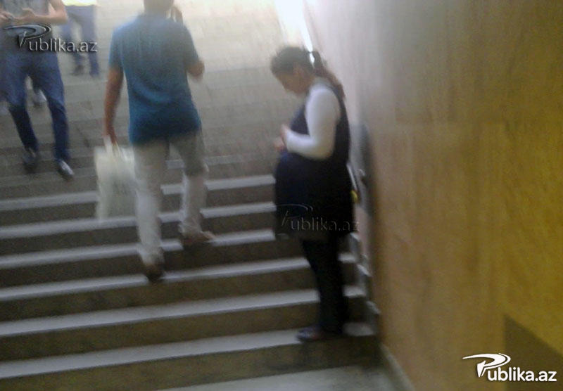 Bakıda hamilə qadını kim diləndirir? - FOTO