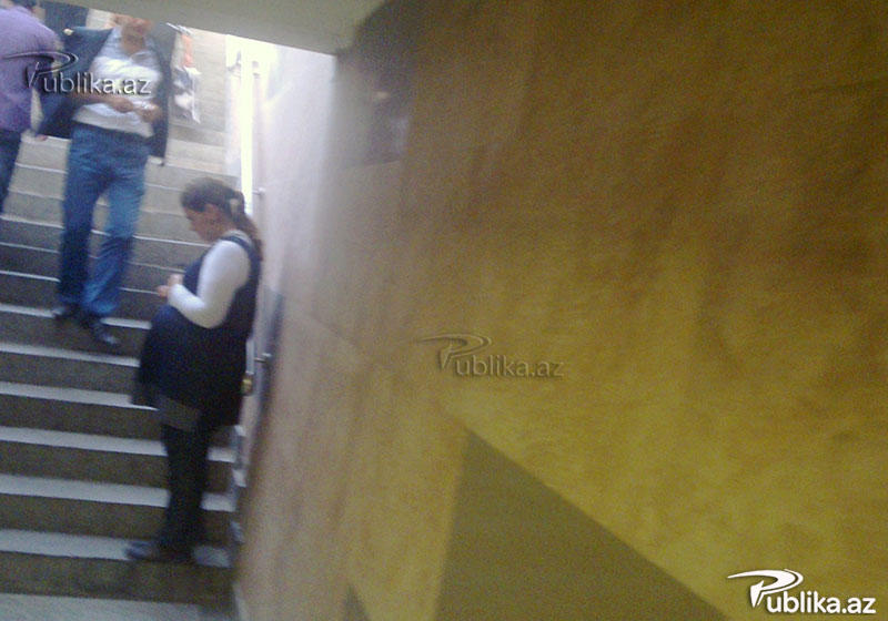 Bakıda hamilə qadını kim diləndirir? - FOTO