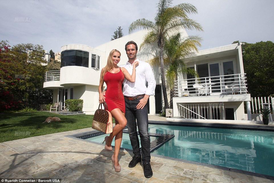 Qalmaqallı ailə: "Ərim üçün evə 10 qadın gətirdim" - FOTO