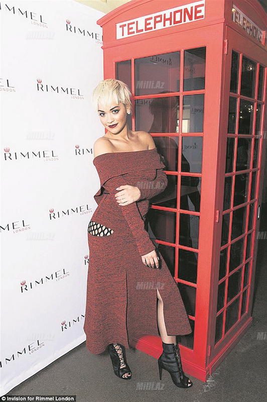 Müğənni yarıçılpaq fotolarını paylaşdı - FOTO