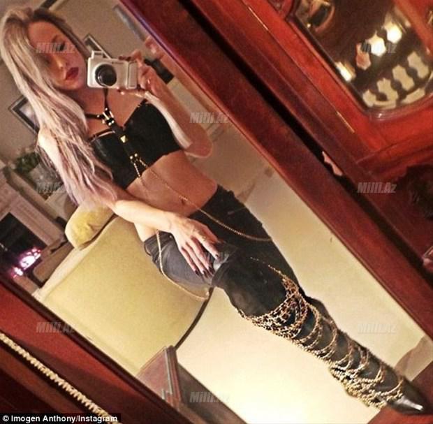 O, erotik selfilər "kraliça"sıdır - FOTO