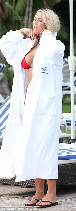 Serialın yeni ulduzu yarıçılpaq - FOTO