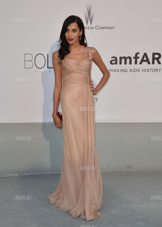 Qadına bənzəsələr də, qadın deyillər - FOTO