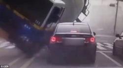 Yolda faciə: beton maşını 3 qadını öldürdü - VİDEO - FOTO