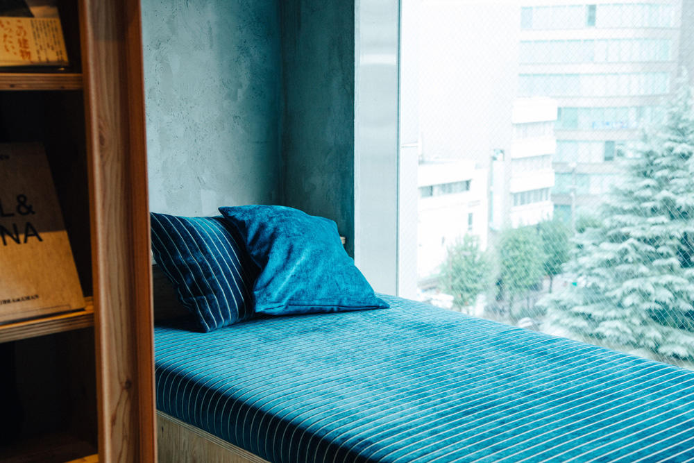 Hostel və kitab dükanı - FOTO