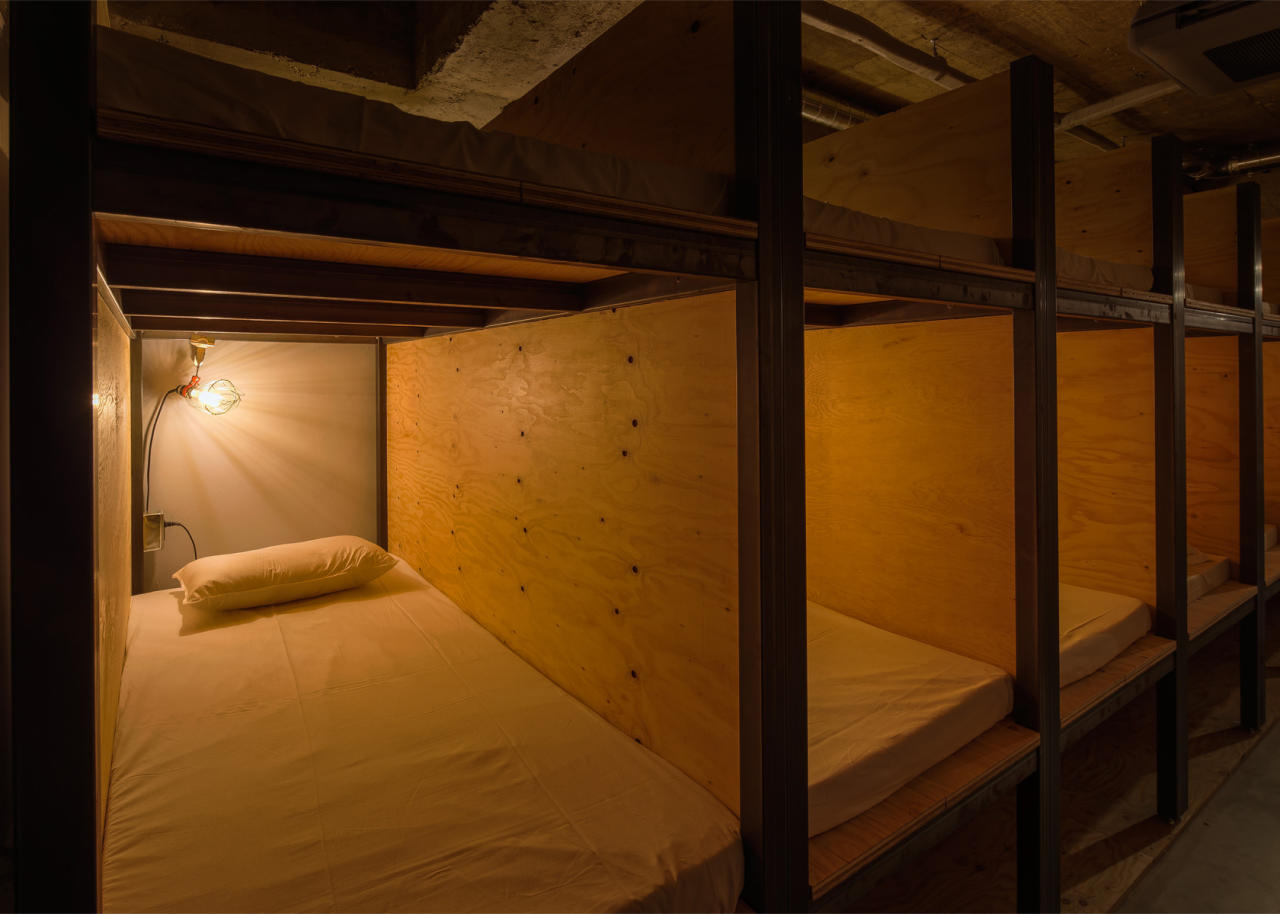 Hostel və kitab dükanı - FOTO