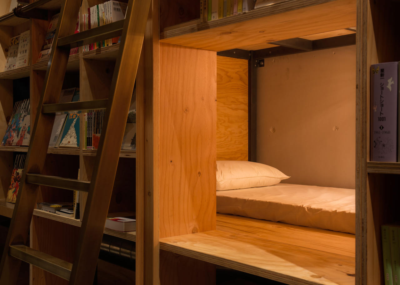 Hostel və kitab dükanı - FOTO