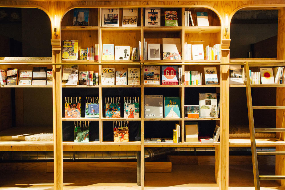 Hostel və kitab dükanı - FOTO