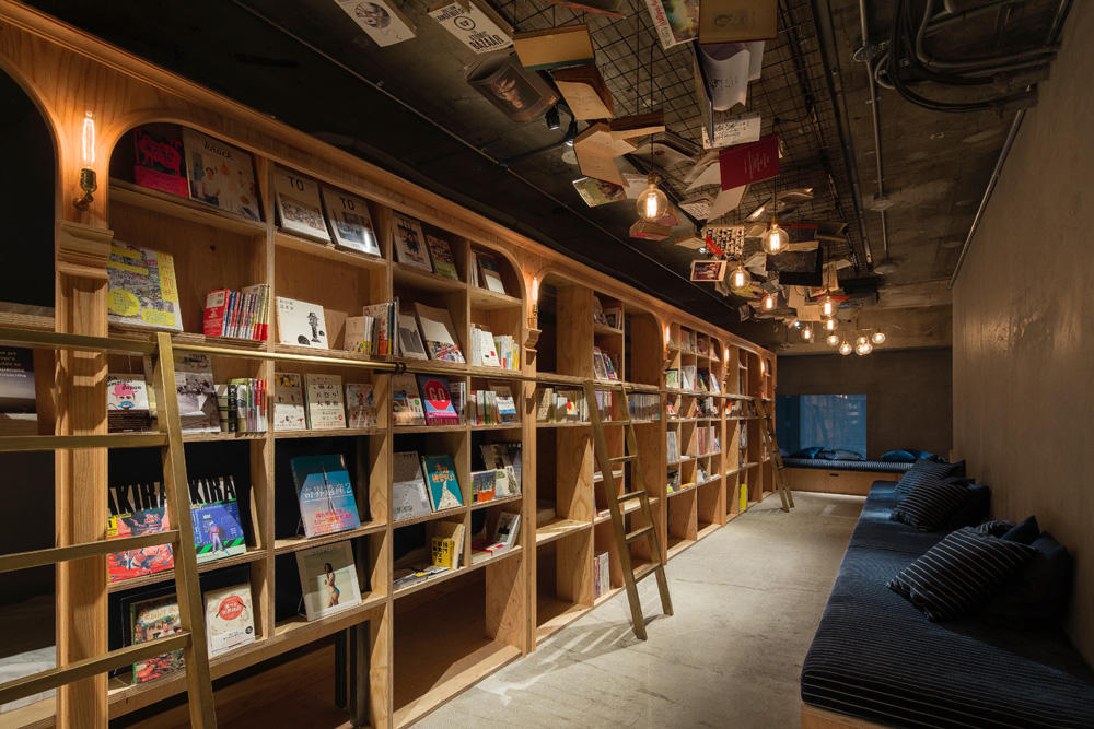 Hostel və kitab dükanı - FOTO