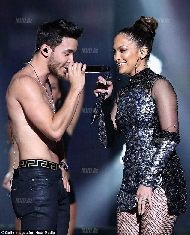 Cennifer Lopes soyundu, şok yaratdı - VİDEO - FOTO +21