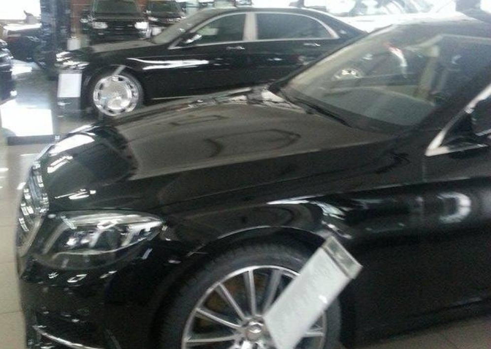 Eldar Mahmudovun avtosalonu bağlandı - FOTO