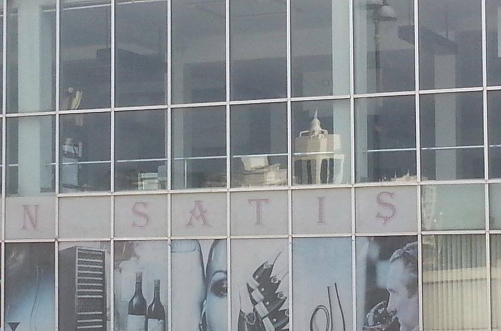 Eldar Mahmudovun avtosalonu bağlandı - FOTO