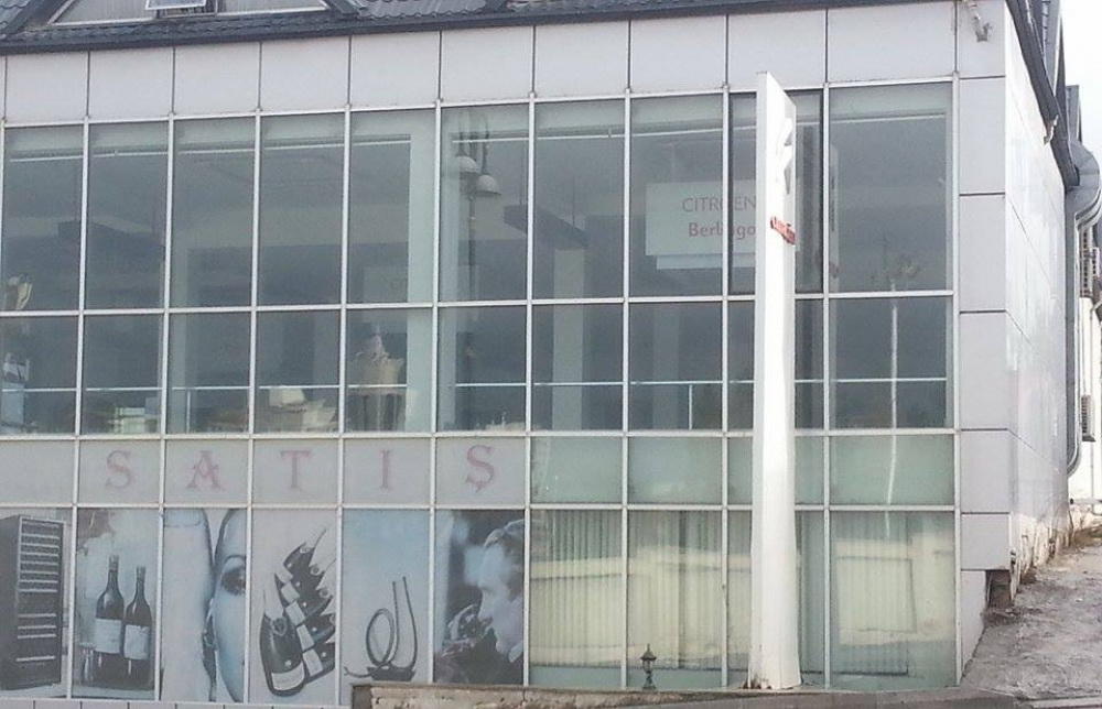 Eldar Mahmudovun avtosalonu bağlandı - FOTO