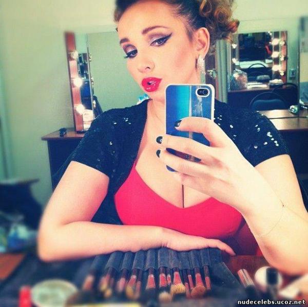 Rus aparıcı kinoya çəkilir - FOTO