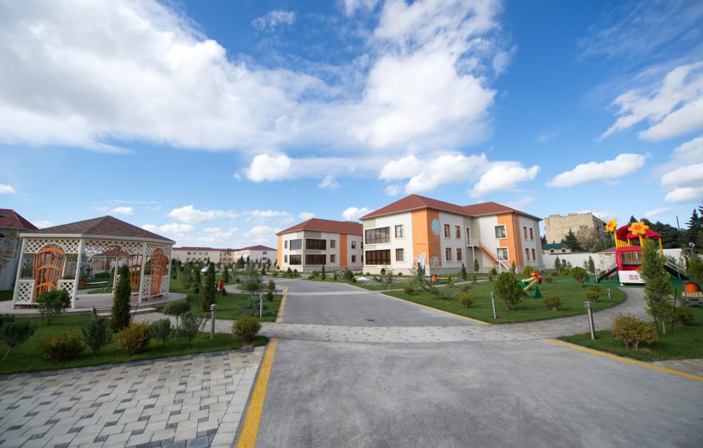 Mehriban Əliyeva Buzovnada körpələr evi-uşaq bağçasının və Şüvəlanda xüsusi internat məktəblərinin açılışında iştirak edib - FOTO