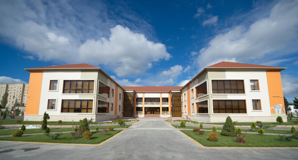 Mehriban Əliyeva Buzovnada körpələr evi-uşaq bağçasının və Şüvəlanda xüsusi internat məktəblərinin açılışında iştirak edib - FOTO