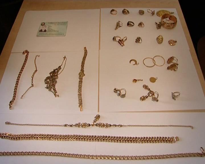 Qohumunun evindən oğurluq etdi - FOTO