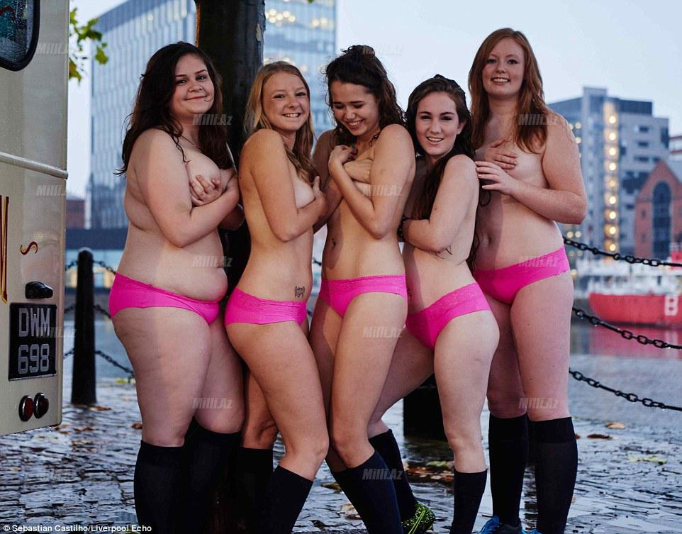 Tələbə qızlar xeyriyyəçilik üçün soyundular - FOTO