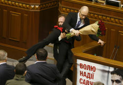 Parlamentdə dava düşdü - VİDEO - FOTO