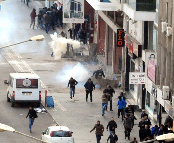 Türkiyədə iğtişaş: ölənlər və yaralananlar var - FOTO