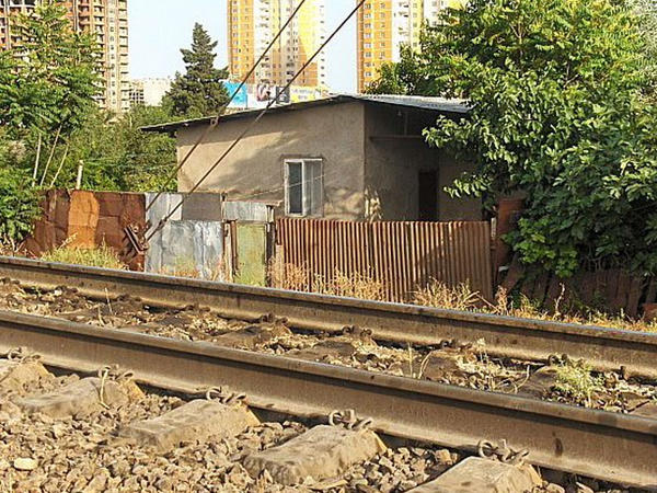 Dəmir yolu ətrafındakı evlər sökülür - Kompensasiyadan razıdırlar - <span class="color_red">(Video)</span>