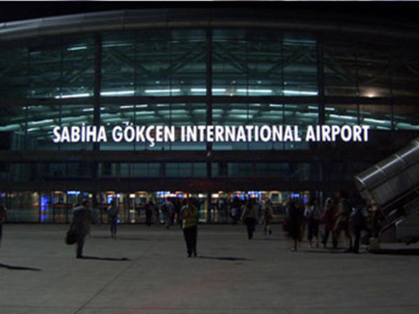 Onlarla təyyarə İstanbul hava limanına <span class="color_red">enə bilmədi</span>