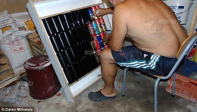 Bu da oldu: evini pivə bankaları ilə qızdırır - FOTO