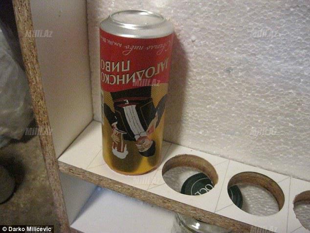 Bu da oldu: evini pivə bankaları ilə qızdırır - FOTO