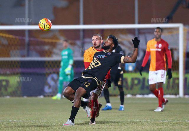 “Qalatasaray”a "osmanlı şapalağı" - FOTO