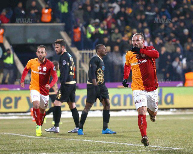 “Qalatasaray”a "osmanlı şapalağı" - FOTO