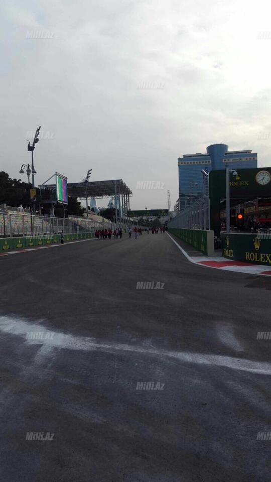 Formula-1 pilotlarının bolidlərinə Bakıda belə qulluq edirlər - FOTOSESSİYA