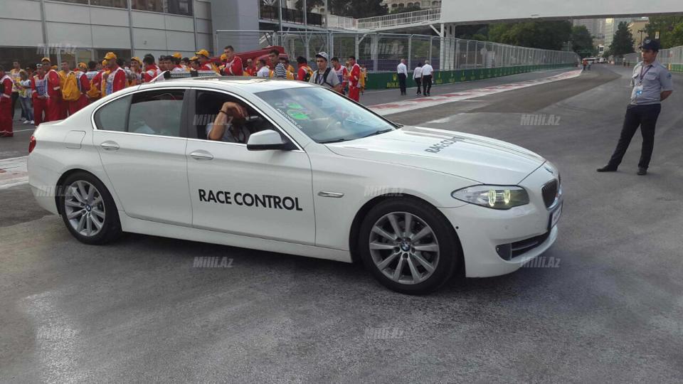 Formula-1 pilotlarının bolidlərinə Bakıda belə qulluq edirlər - FOTOSESSİYA