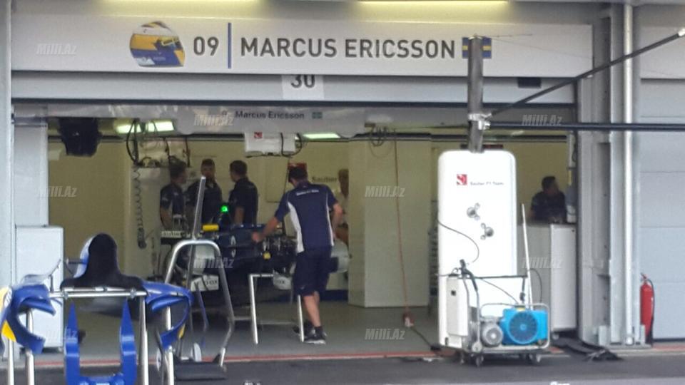 Formula-1 pilotlarının bolidlərinə Bakıda belə qulluq edirlər - FOTOSESSİYA