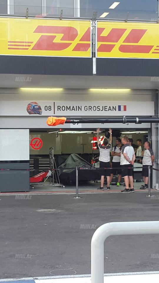 Formula-1 pilotlarının bolidlərinə Bakıda belə qulluq edirlər - FOTOSESSİYA