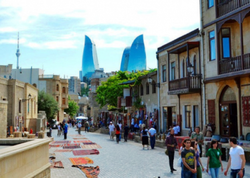 Turisti incit, sonra da turizm gəliri gözlə? - Ekspertdən TƏNQİD