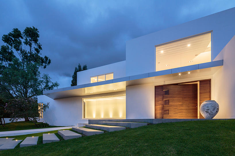 Yeraltı qarajlı villa - FOTO