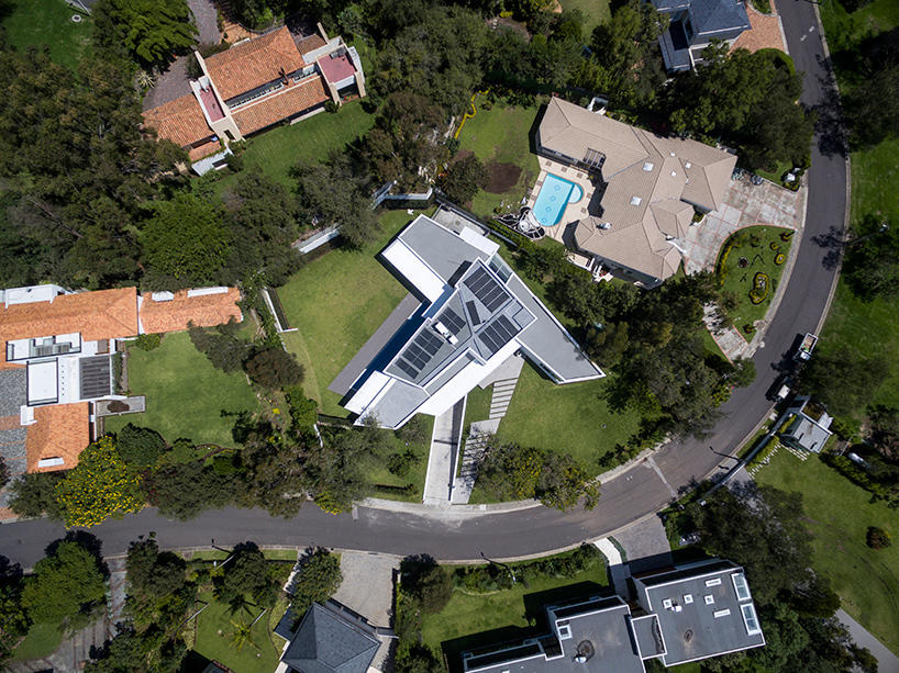 Yeraltı qarajlı villa - FOTO