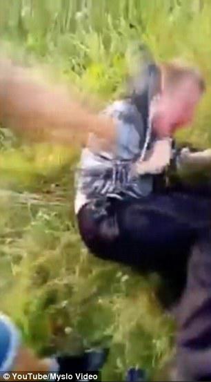 Şok kadrlar: balaca qızları zorlayanı döyüb öldürdülər - YENİLƏNİB - VİDEO - FOTO +21