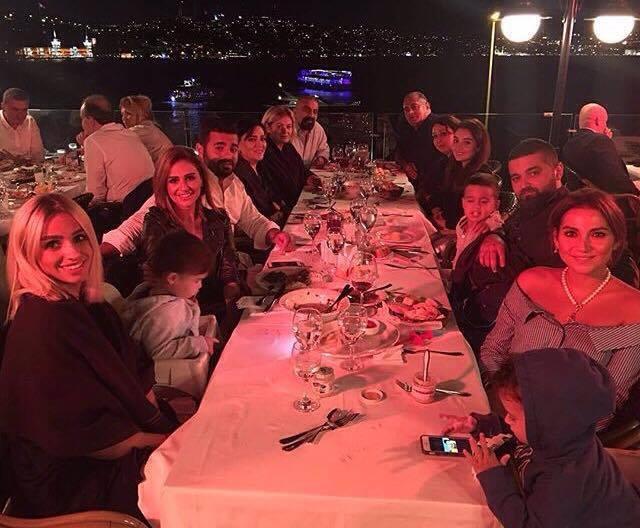Günel sevgilisi və onun ailəsi ilə - FOTO