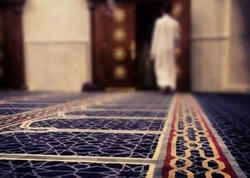 Məsciddə namaz qılarkən bıçaqlandı - FOTO
