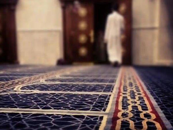 Məsciddə namaz qılarkən bıçaqlandı - FOTO