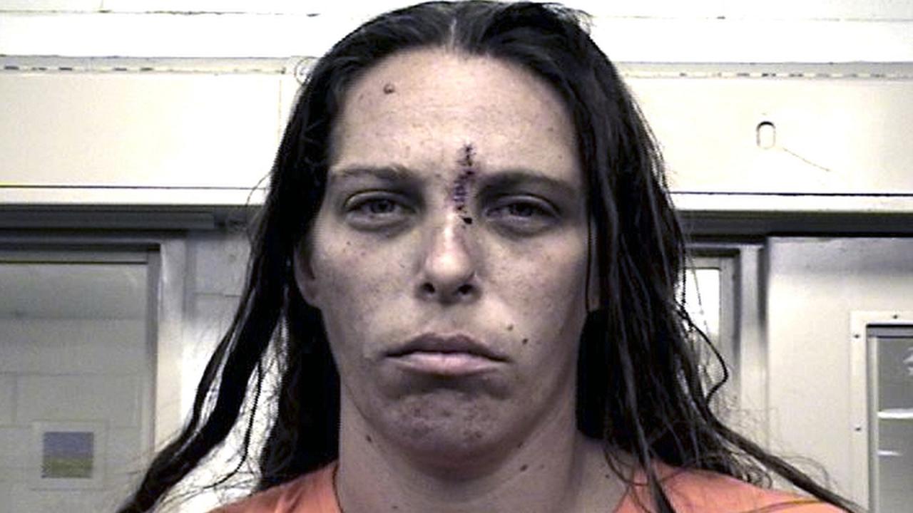 DƏHŞƏT: Ana 10 yaşlı qızını zorlayan kişiylə cinsi əlaqədə oldu - VİDEO - FOTO