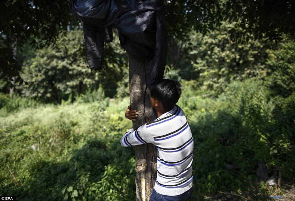 Yapışqan iyləyib şikəst qalan gənclər - FOTO